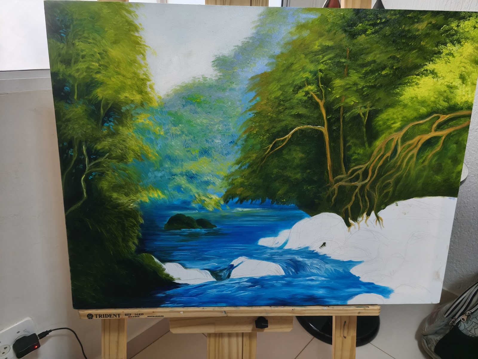Rio azul pintado na tela com as pedras ainda em branco