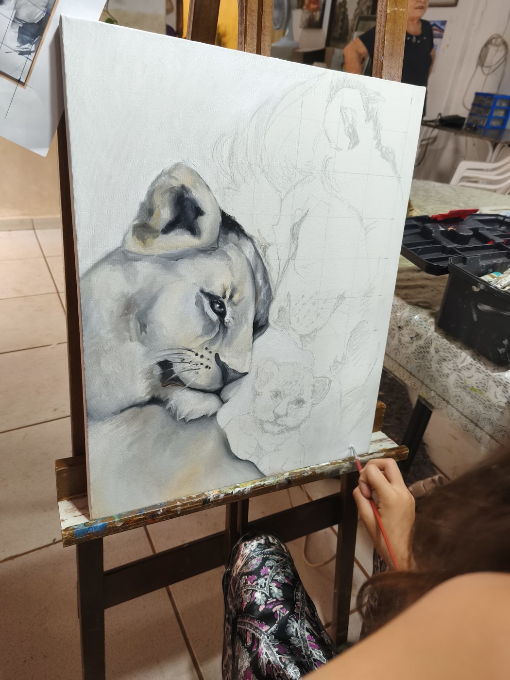 Olhos da leoa pintados, com o restante da tela ainda em esboço